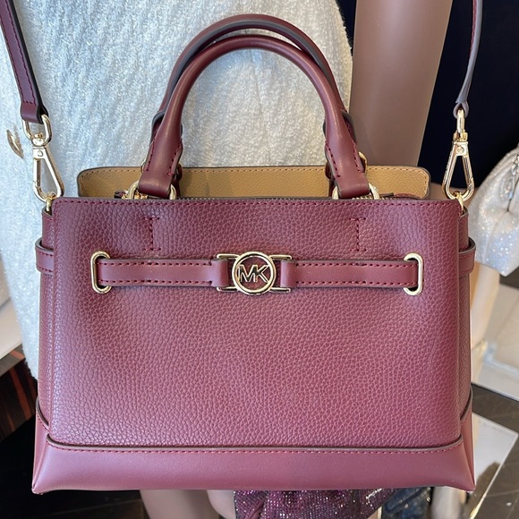 Michael Kors Reed Small Satchel Crossbody Center Zip Bag
Color: OXBLOOD 
NWT - Picture 6 of 16